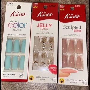 Kiss pressed on nails